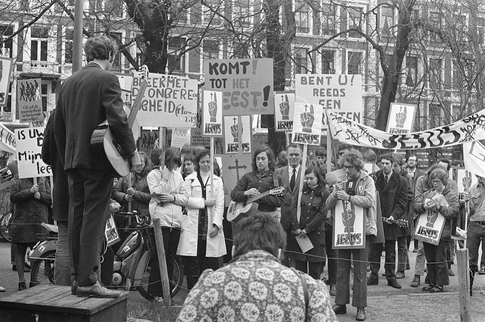 Young people with guitars and Jesus signs at a Jesus Movement march in Amsterdam, 1972